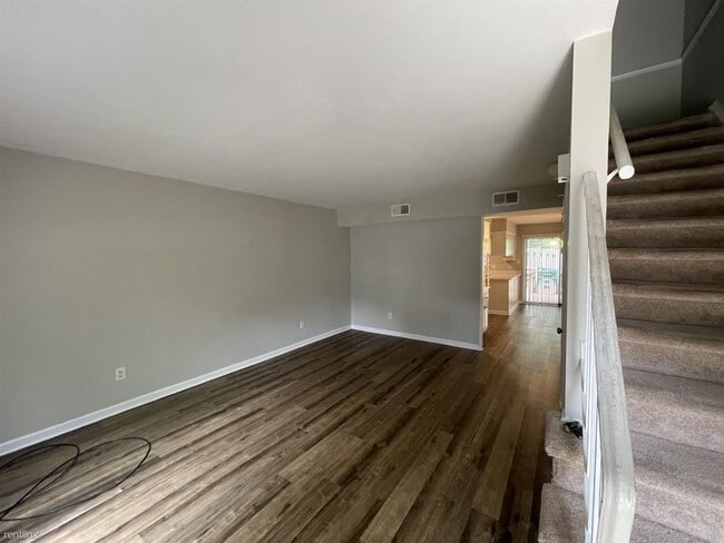 Building Photo - 2 br, 1.5 bath House - 1100 Donaldson Dr