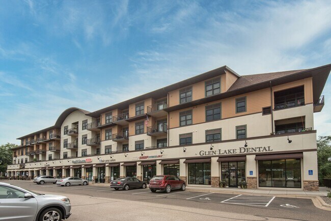 Foto del edificio - Oaks Glen Lake Apartments