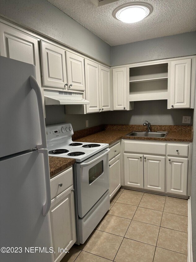 8286 San Jose Manor Dr E Unit 6, Jacksonville, FL 32217 Apartment for