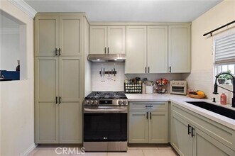 Building Photo - 18350 Hatteras St