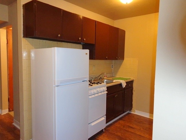 Foto del edificio - 4381 Chippewa St