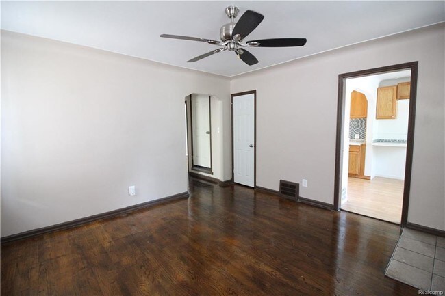 Foto del edificio - 6621 Pelham Rd
