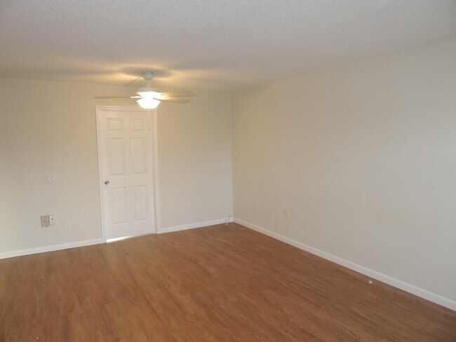 Living Room - 7904 West Dr