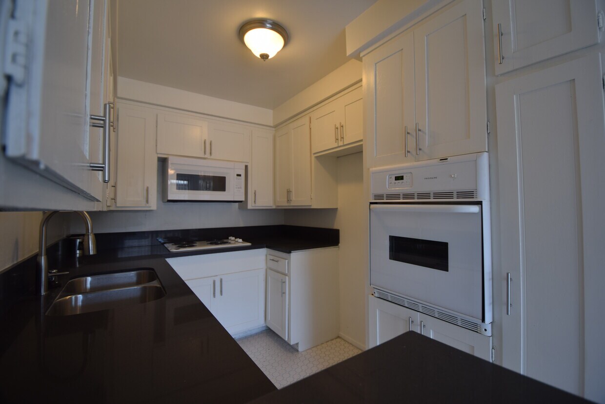 Primary Photo - Woodman Court Apartments