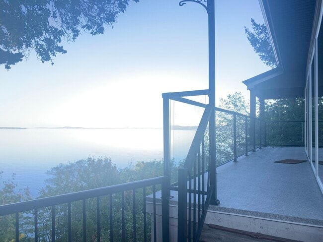 Building Photo - 4553 Cordova Bay Rd