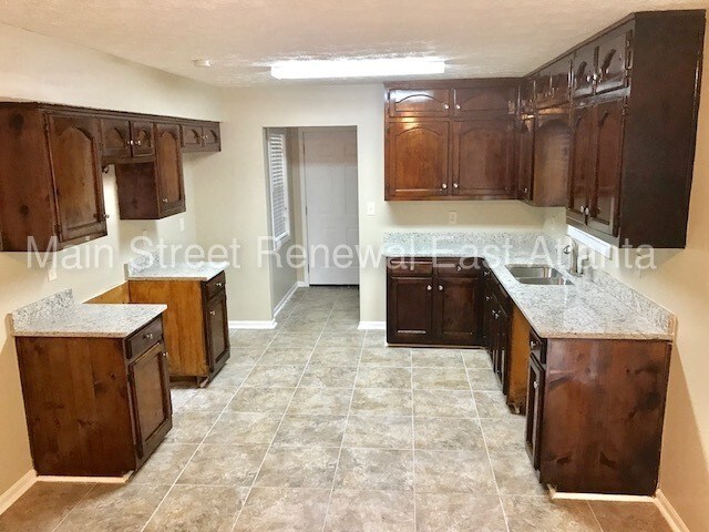 Foto del edificio - 4610 Browns Mill Lake Ct