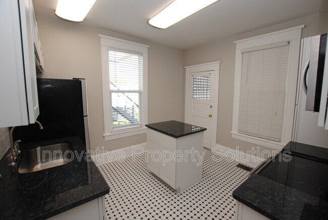 Building Photo - 1525 Osceola St