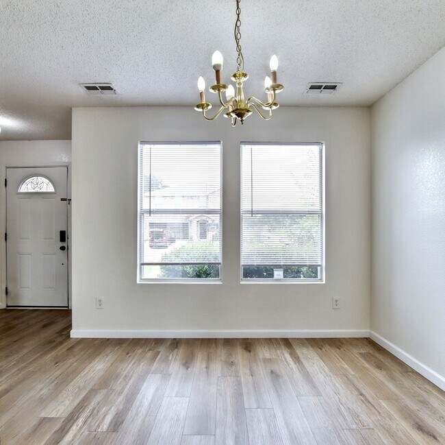 Building Photo - 8751 Gray Fox Ct