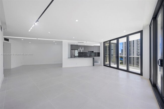 Foto del edificio - 20281 E Country Club Dr
