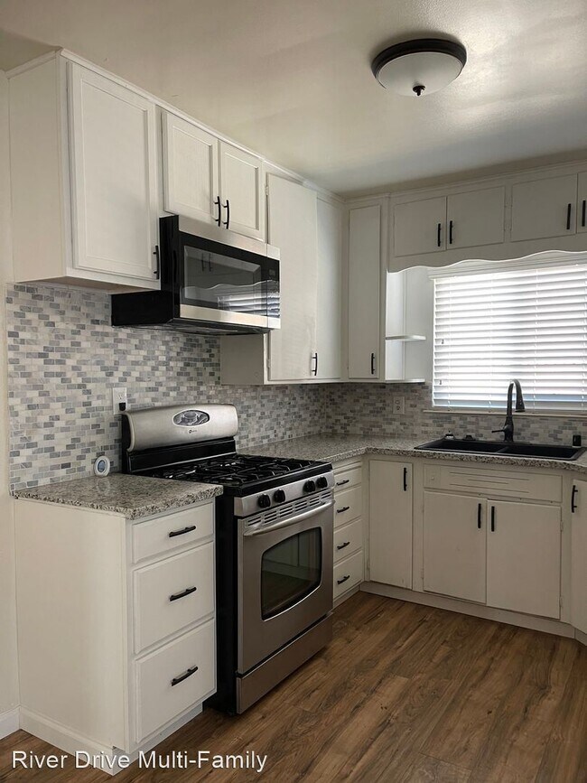 Building Photo - 3 br, 3 bath House - 949 E. Lyndale Drive
