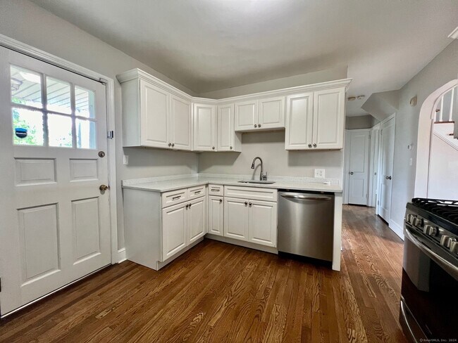 Building Photo - 789 Burnsford Ave