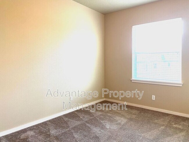 Foto del edificio - 519 Catron St N