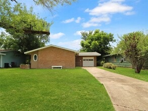 Building Photo - 205 Highland Dr