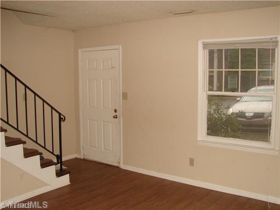 Foto del edificio - Move-In Ready 2BR/1.5BA End-Unit Townhouse...
