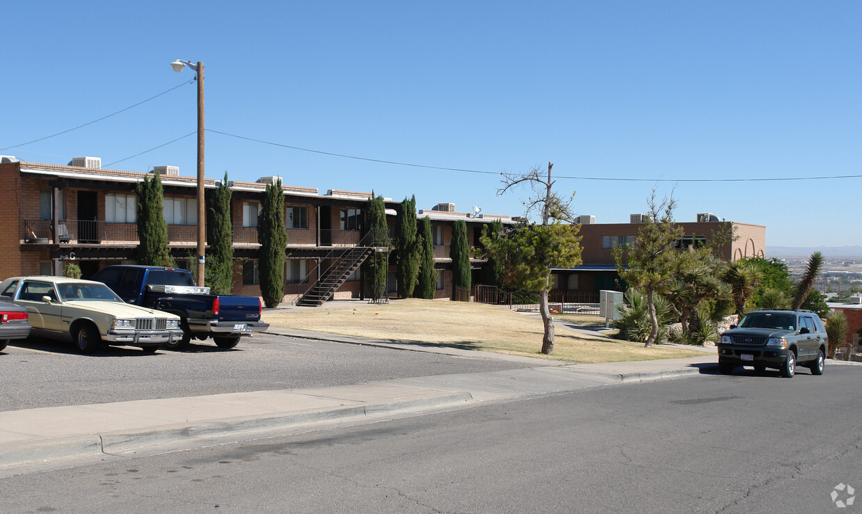 Primary Photo - Lincoln Apartments