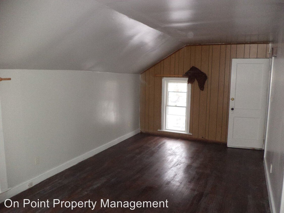 Foto principal - 2 br, 1 bath Apartment - 217 N. 1st St.