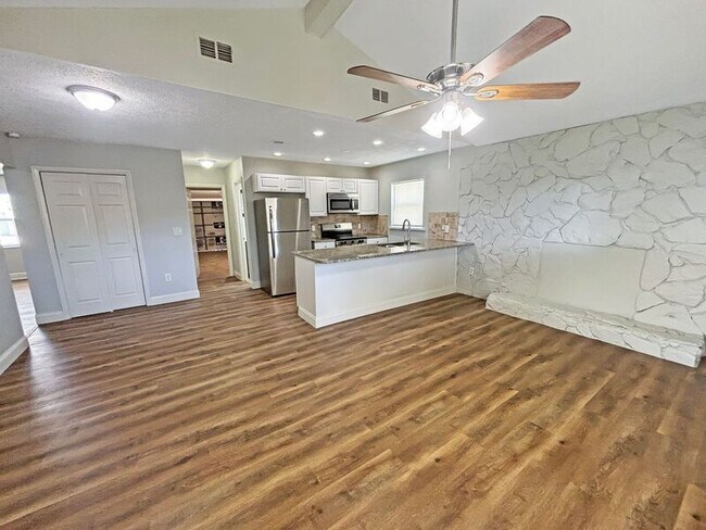 Building Photo - 7525 Culberson Dr