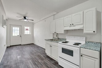 Building Photo - 1619 Laharpe St