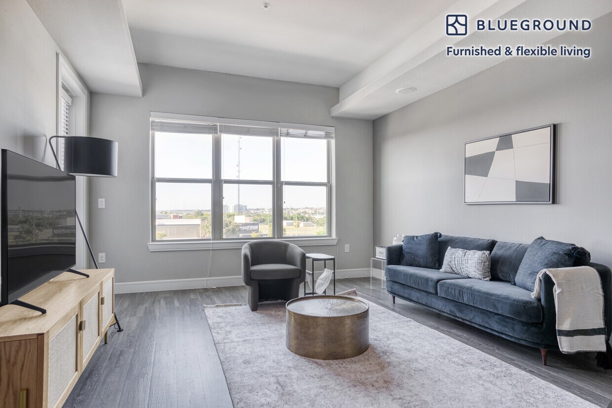 Foto principal - 10727 Domain Dr