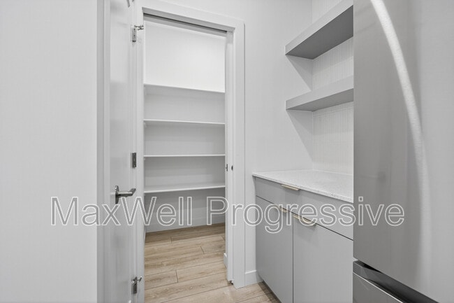 Building Photo - 10425-10470 70 Ave NW
