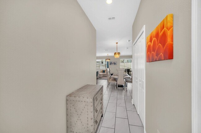 Foto del edificio - Pool Home in Davenport now available for r...