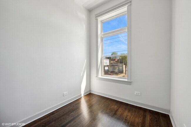 Foto del edificio - 2344 W Fullerton Ave