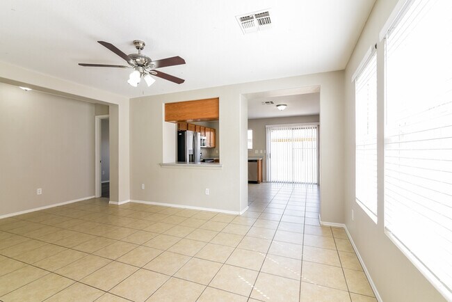 Foto del edificio - 8140 E Obispo Ave