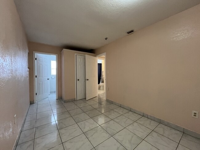 Building Photo - 2521 Kingsland Ave