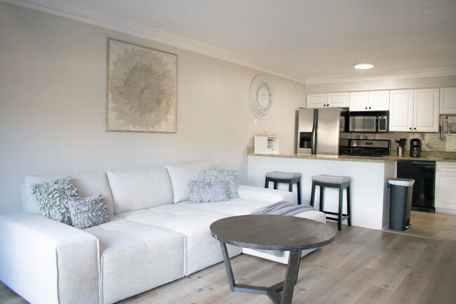 Living space - 6980 Roswell Rd