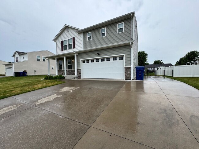 Foto del edificio - Dream House!! 4 Bedroom 3 Bath House in Davenport is a MUST SEE!!