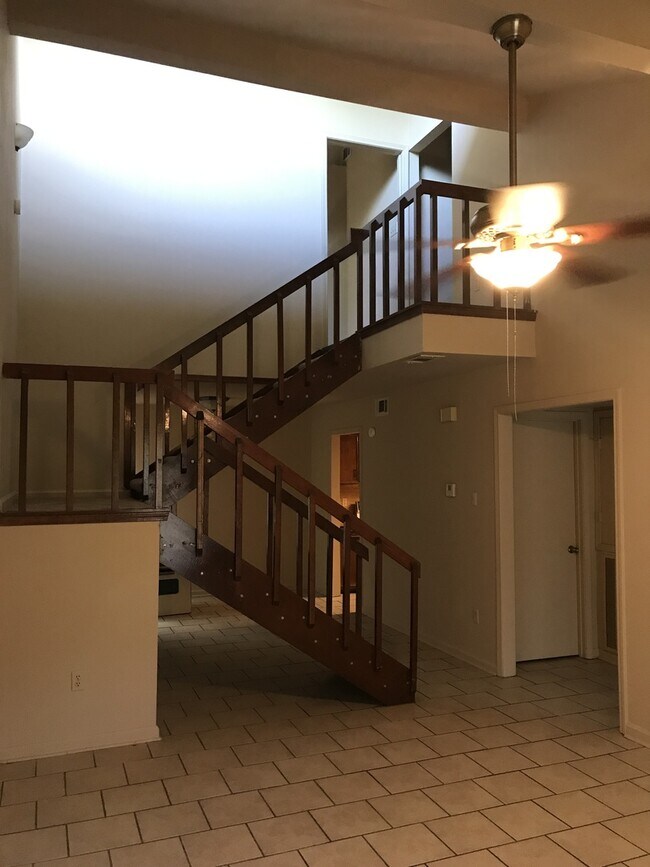 Foto del edificio - Beautiful Clean 3 bedroom, 2 Full Baths to...