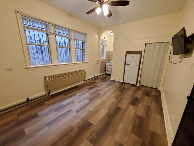 Foto del edificio - 834 W Fullerton Ave