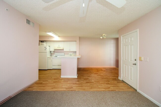 Building Photo - *GATED Community - Charming 1-Bedroom Cond...