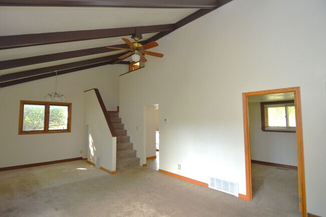 Building Photo - 4 Bed House for Rent- Move-In Ready!!