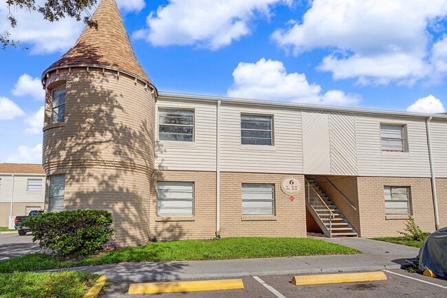 Building Photo - 7210 N Manhattan Ave