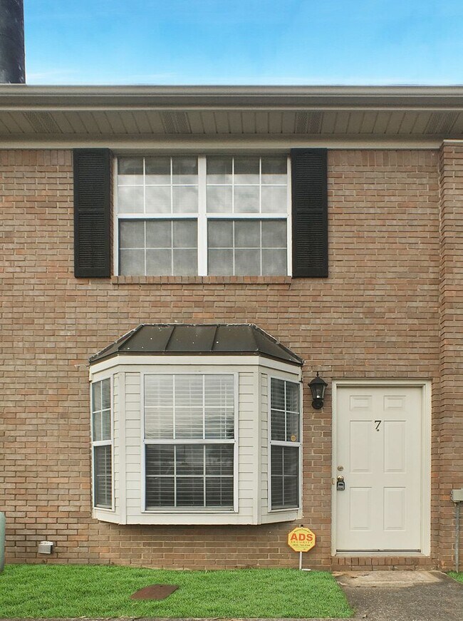 Foto del edificio - 1605 Hackberry Ln
