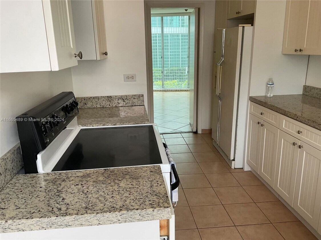 Foto principal - 10178 Collins Ave