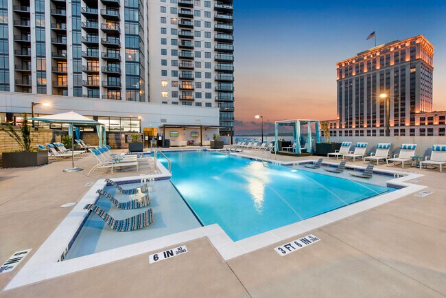 Building Photo - AMLI Lenox