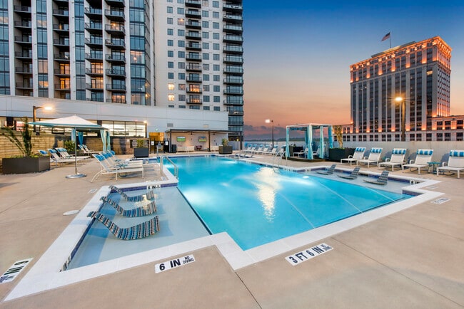 Building Photo - AMLI Lenox