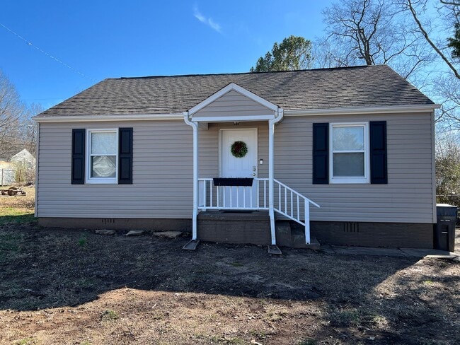 Building Photo - Knoxville 37920 - 2 bedroom, 1 bath home -...