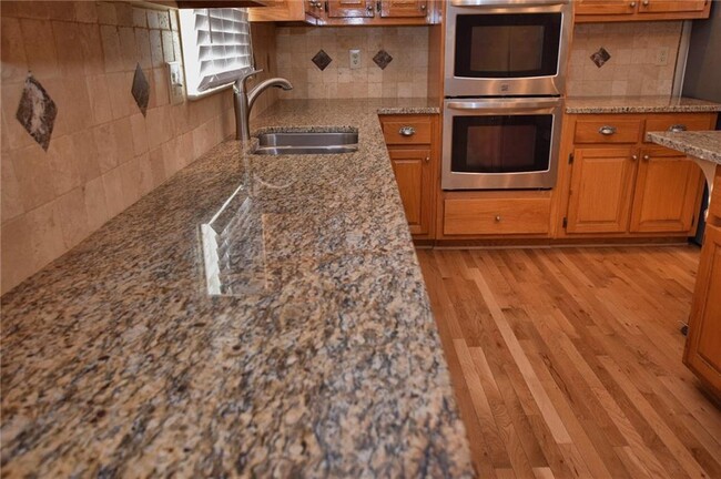 Building Photo - 9180 Chapelwood Dr