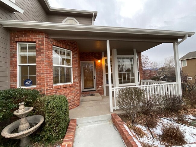 Foto del edificio - 5 Bedroom Home Available Near Rangewood Dr & Vickers Dr!