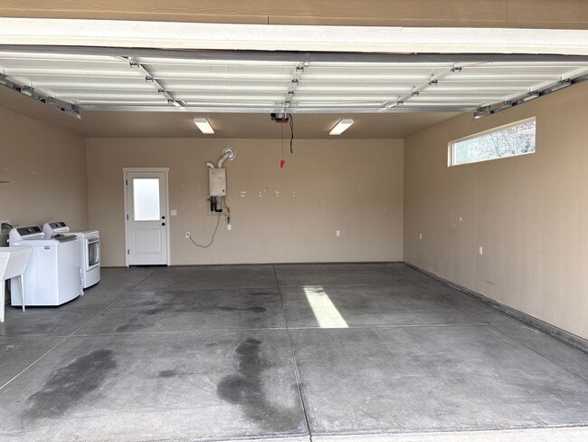 Building Photo - Beautiful Home in a Great Location!