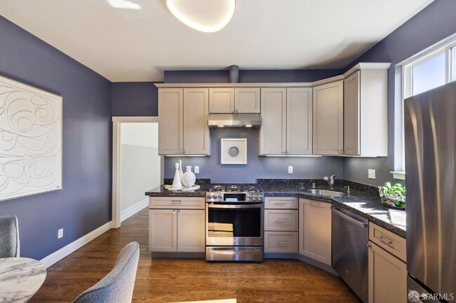 Building Photo - SWANKY EDWARDIAN TOP-FLOOR CONDO WITH STUN...