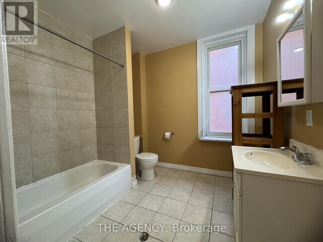 Photo du bâtiment - 139 John St S