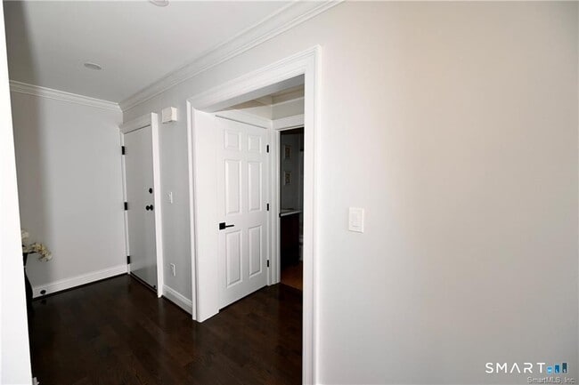 Building Photo - 31 Carriage Dr