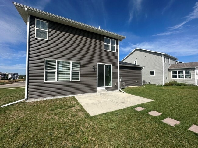 Building Photo - 533 Redan Dr