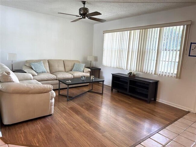 Foto del edificio - 1902 Bermuda Cir