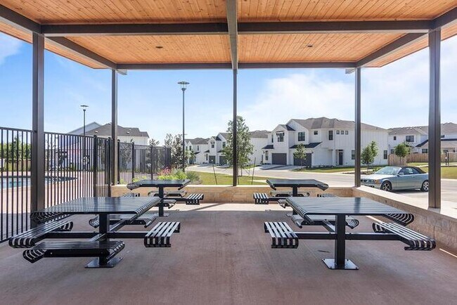 Foto del edificio - 150 Harvest Meadows Rd