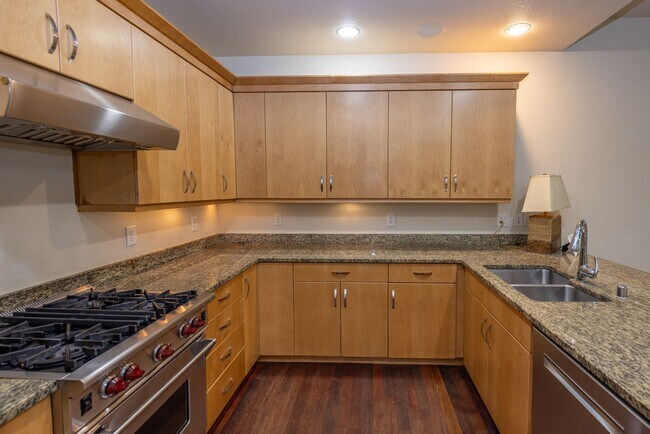 Foto del edificio - 2 Creeks Condominiums - Gated Community on Camas Meadows Golf Course